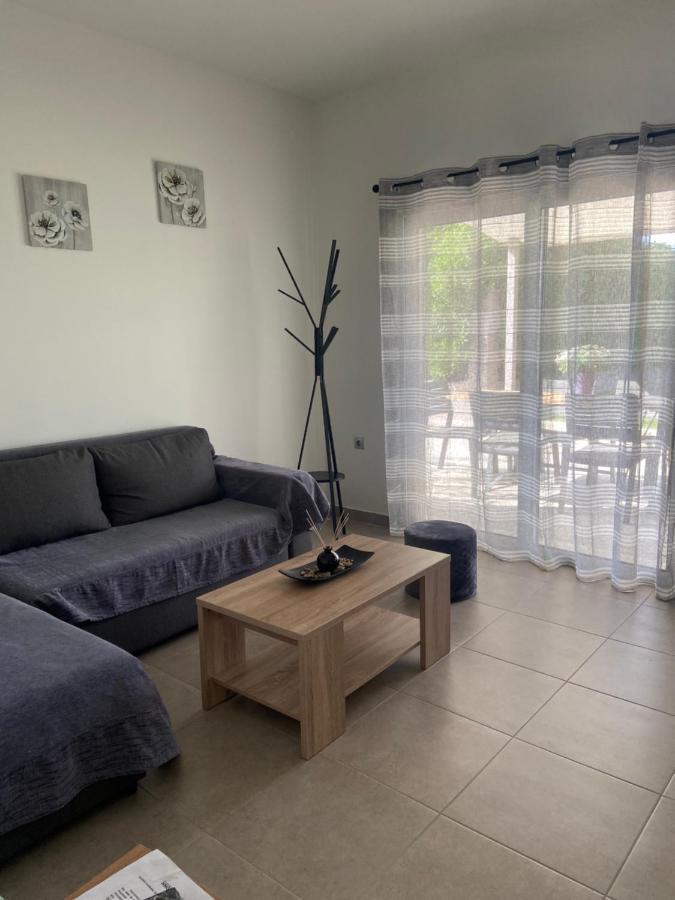 M & F House Villa Oropos Exterior foto