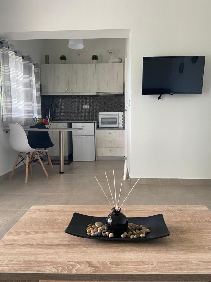 M & F House Villa Oropos Exterior foto